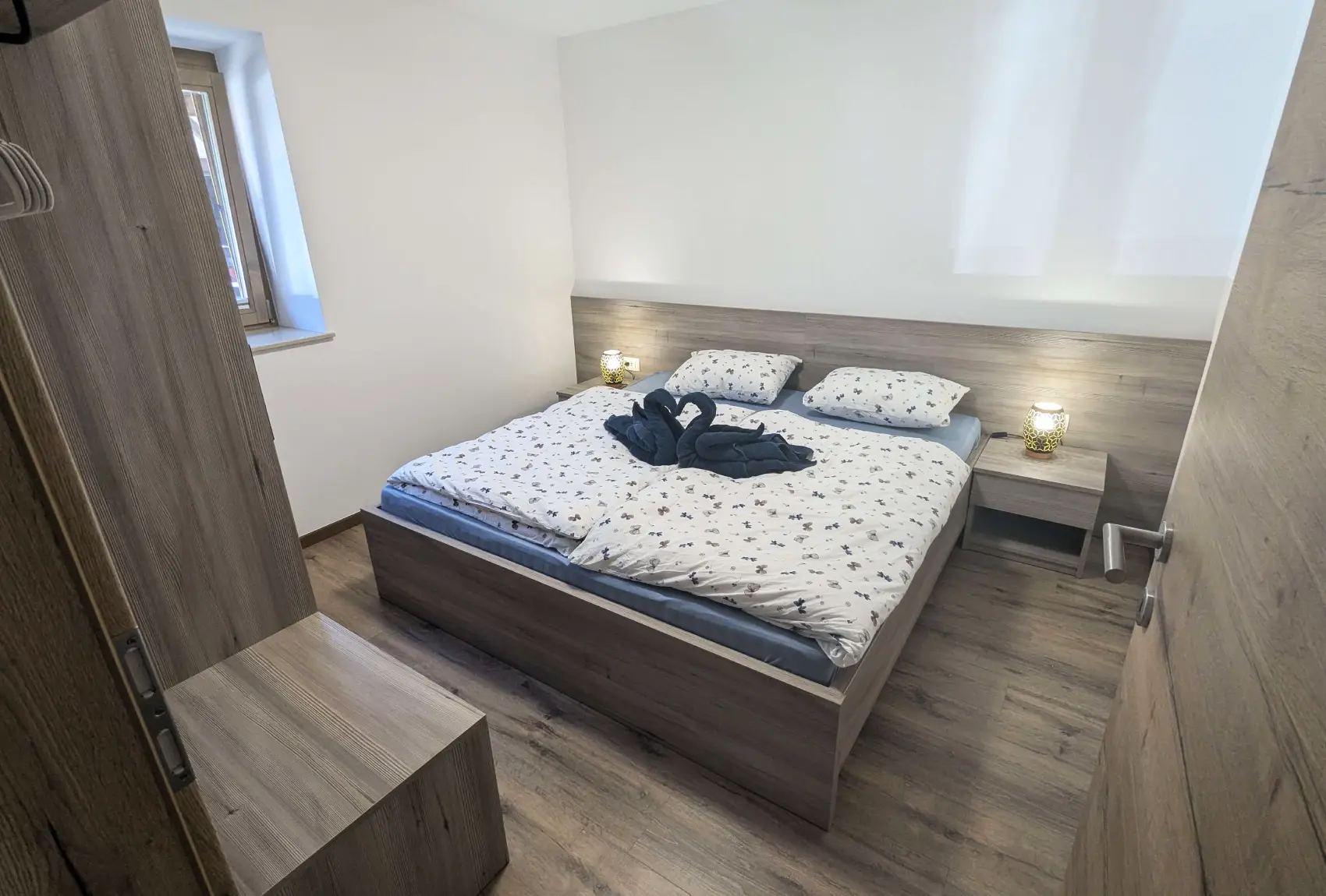 Štuhecova domačija v Prlekiji, Modri apartma spalnica