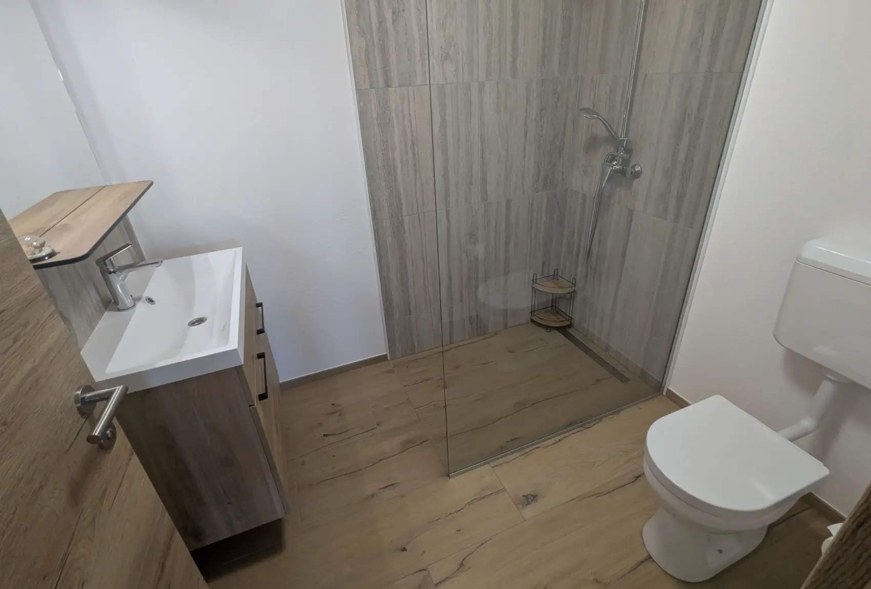 Zeleni apartma kopalnica Štuhecova domačija v Prlekiji, Zeleni apartma