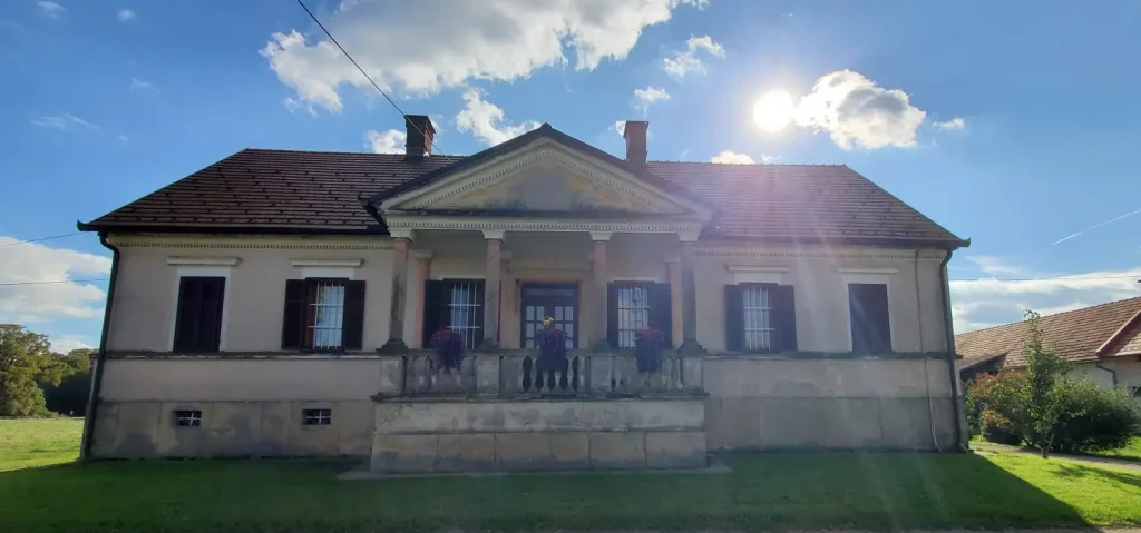 Profana stavban dediščina Bolehnečici: Domačija Fortar