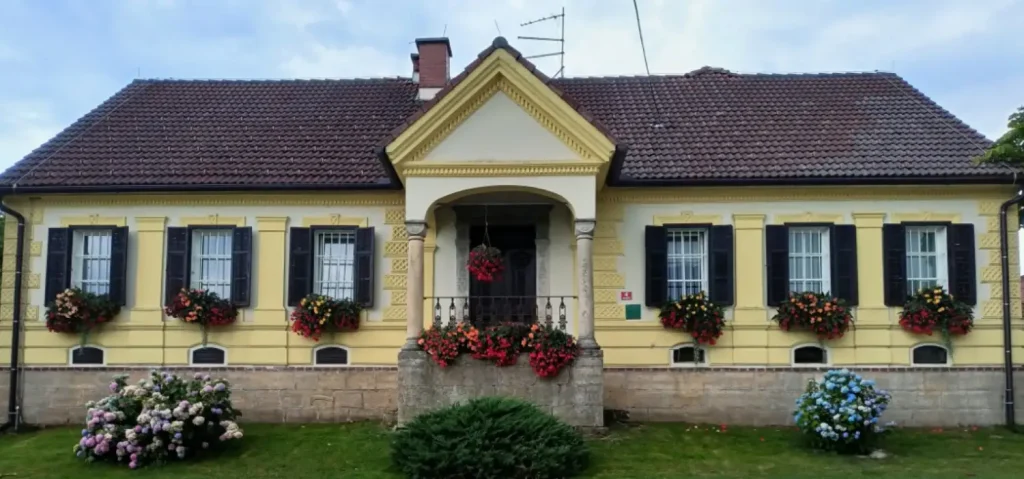 Profana stavban dediščina Bolehnečici: Domačija Pejic