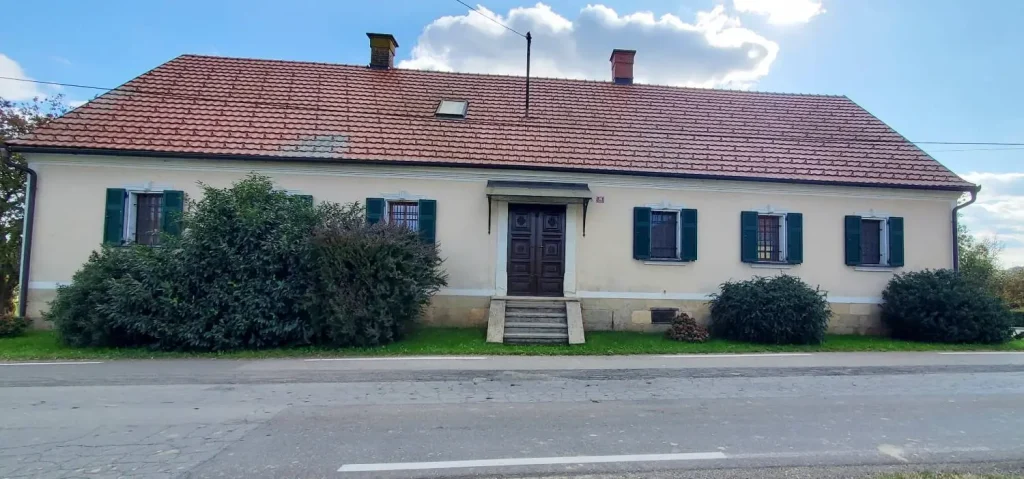 Profana stavban dediščina Bolehnečici: Domačija Slavič